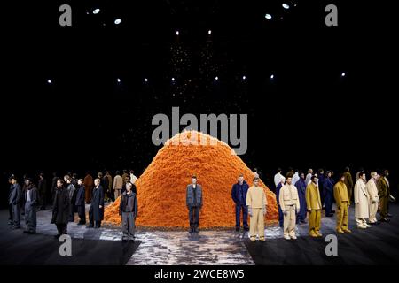 Milano, Italien. 15 gennaio 2024. ZEGNA Autunno/Inverno 2024-2025 Runway durante la settimana della moda milanese Menswear il 2024 gennaio - Milano; Italia 15/01/2024 credito: dpa/Alamy Live News Foto Stock