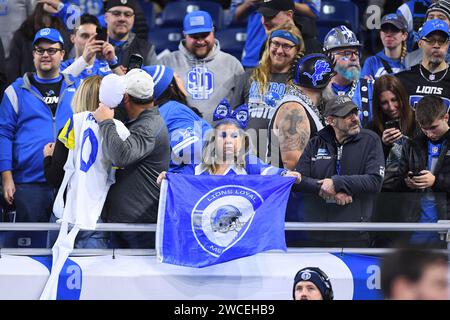 DETROIT, mi - 14 GENNAIO: I tifosi dei Detroit Lions prima della partita tra Los Angeles Rams e Detroit Lions il 14 gennaio 2024 al Ford Field di Detroit, mi (foto di Allan Dranberg/CSM) Foto Stock