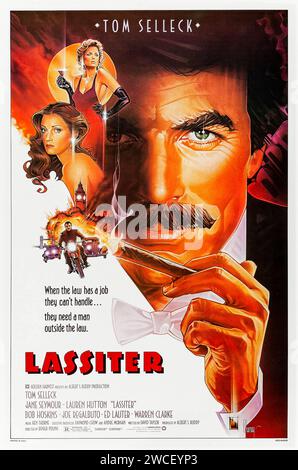 Lassiter (1984) diretto da Roger Young e interpretato da Tom Selleck, Jane Seymour e Lauren Hutton. Un bel ladro di gioielli viene arrestato e, per evitare la prigione, deve irrompere nell'ambasciata tedesca pesantemente sorvegliata per rubare milioni di gemme. Fotografia di un poster originale statunitense del 1984 con l'opera d'arte di Chorney Steve. ***SOLO USO EDITORIALE*** credito: BFA / Focus Features Foto Stock