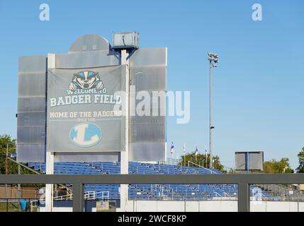 Vista dello stadio di calcio vuoto in una soleggiata giornata autunnale, Badger Field, a Lampasas Texas - novembre 2023 Foto Stock