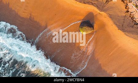Prospettiva aerea dall'alto verso il basso della spiaggia di Porto rico al mattino da "playa teresa" sul lato est Foto Stock