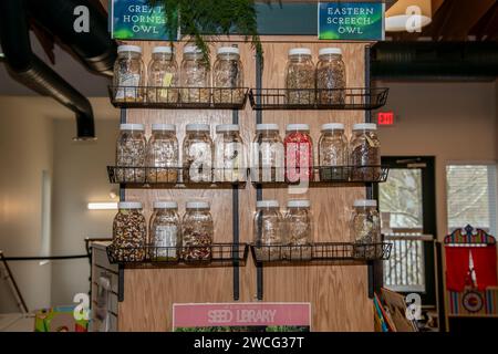 Kansas City, Kansas. Una mostra di semi vegetali e alimentari per il giardino nella Biblioteca F. L. Schlagle e Centro di apprendimento ambientale. E' uno di "On" Foto Stock