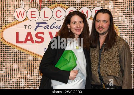 Julia Malik mit Bruder Kolja Malik bei der Premiere des Kinofilms LasVegas im Kino am Raschplatz. Hannover, 15.01.2024 *** Julia Malik con il fratello Kolja Malik alla prima del film LasVegas al cinema Raschplatz di Hannover, 15 01 2024 foto:XC.xNiehausx/xFuturexImagex lasvegas 4111 Foto Stock