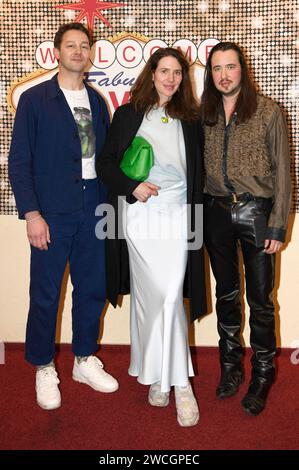 Tim-Fabian Hoffmann, Julia Malik e Kolja Malik bei der Premiere des Kinofilms LasVegas im Kino am Raschplatz. Hannover, 15.01.2024 *** Tim Fabian Hoffmann, Julia Malik e Kolja Malik alla prima del film LasVegas al cinema Raschplatz di Hannover, 15 01 2024 foto:XC.xNiehausx/xFuturexImagex lasvegas 4107 Foto Stock