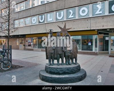 Statua di Tiernapojat, Oulu Finlandia Foto Stock