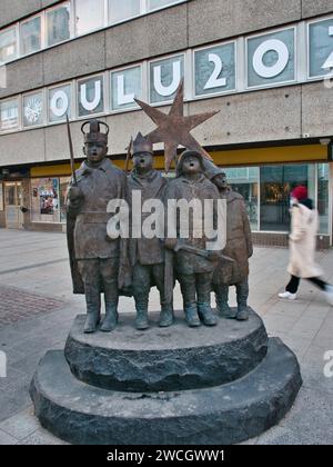 Statua di Tiernapojat, Oulu Finlandia Foto Stock