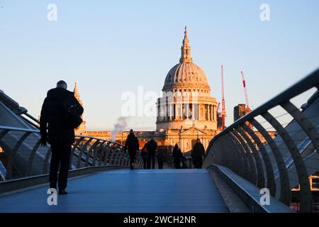 Londra, Regno Unito. 16 gennaio 2024. Tempo nel Regno Unito: Mattinata fredda a Londra. Crediti: Matthew Chattle/Alamy Live News Foto Stock