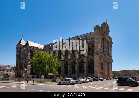 Châlons-en-Champagne, Francia - giugno 25 2020: La cattedrale di Saint-Etienne di Châlons è una cattedrale cattolica situata nel centro della città e dedicata Foto Stock