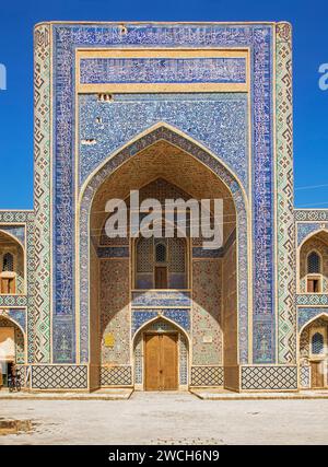 Abdullaxon madrasa a Bukhara. Uzbekistan Foto Stock