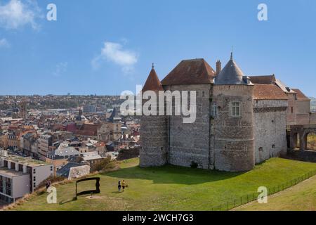 Dieppe, Francia - 11 settembre 2020: Il Château de Dieppe è un castello fondato nel 1188 dal re Enrico II d'Inghilterra e distrutto nel 1195 dal re P Foto Stock