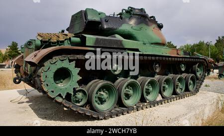 Erzurum, TURCHIA - 08 23, 2023: Carri armati e armi di artiglieria pesante della guerra ottomano-russa. Museo dei vecchi veicoli da guerra a Erzurum. Foto Stock