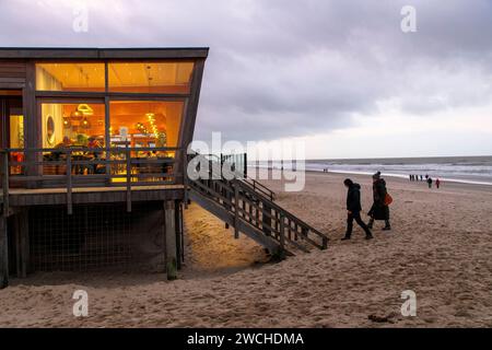 Il padiglione sulla spiaggia Lage Duintjes vicino a Oostkapelle sulla penisola di Walcheren, Zelanda, Paesi Bassi. Der Strandpavillon Lage Duintjes bei Oostkapelle Foto Stock