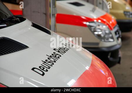 In Bochum Wattenscheid machte sich der Kältebus der DRK am Freitag den 12. Januar 2024 auf den Weg mit wärmenden Sachen und Lebensmitteln. WIR besucht Foto Stock