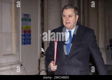 Downing Street, Londra, Regno Unito. 16 gennaio 2024. Mel Stride, Segretario di Stato per il lavoro e le pensioni, partecipa alla riunione settimanale del Gabinetto al 10 di Downing Street. Foto di Amanda Rose/Alamy Live News Foto Stock