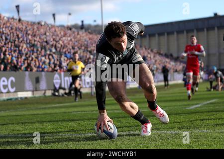 Bath, Regno Unito. 14 gennaio 2024. Henry Arundell di Racing 92 segna una meta durante la partita della Investec Champions Cup tra Bath e Racing 92 presso il campo ricreativo. Crediti: Ben Whitley/Alamy Live News Foto Stock