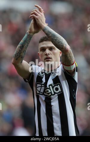 Kieran Trippier of Newcastle applaude i tifosi - Sunderland contro Newcastle United, il terzo round della Emirates fa Cup, Stadium of Light, Sunderland, Regno Unito - 6 gennaio 2024 solo per uso editoriale - si applicano restrizioni DataCo Foto Stock