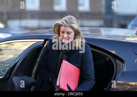 Londra, Regno Unito. 16 gennaio 2024. Penny Mordaunt, leader della camera dei comuni, arriva per la riunione del Gabinetto. Crediti: Uwe Deffner/Alamy Live News Foto Stock