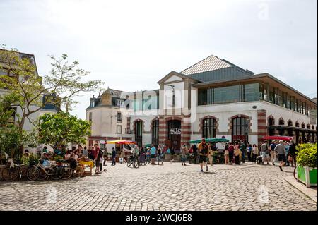 Place des Halles a Douarnenez, Finistere, Bretagne, Francia Foto Stock