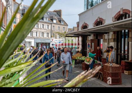 Place des Halles a Douarnenez, Finistere, Bretagne, Francia Foto Stock