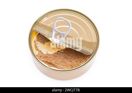 Lattina di latta aperta con paté di fegato di pollo isolato su sfondo bianco. Apri Pate Canned - isolamento Foto Stock