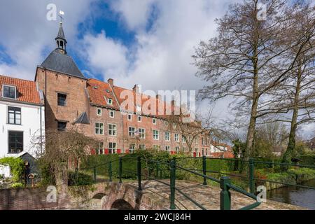 La Torre dei ladri, o Torre della prigione, un monumento nazionale a Muurhuizen (case murarie) che fa parte delle mura della città vecchia intorno al centro di Amersfoort, Paesi Bassi. Foto Stock