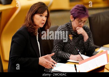 Il Lord Advocate Dorothy Bain KC rilascia una dichiarazione sullo scandalo Post Office Horizon IT nella camera del Parlamento scozzese a Holyrood, Edimburgo. Data immagine: Martedì 16 gennaio 2024. Foto Stock