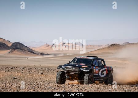 243 BOTTERILL Guy David (zaf), CUMMINGS Brett (zaf), Toyota Gazoo Racing, Toyota GR DKR Hilux, FIA Ultimate, azione durante la 9a fase della Dakar 2024 il 16 gennaio 2024 tra Hail e al Ula, Arabia Saudita - foto Frédéric le Floc'h/DPPI Credit: DPPI Media/Alamy Live News Foto Stock