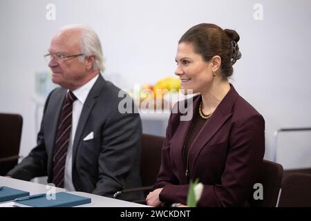 Stoccolma, Svezia. 16 gennaio 2023. Re Carlo Gustavo e la Principessa Vittoria visitano l'Accademia della difesa di Stoccolma, Svezia. 16 gennaio 2023. Foto di Henrik Montgomery/TT/kod 10060 credito: TT News Agency/Alamy Live News Foto Stock