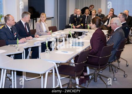 Stoccolma, Svezia. 16 gennaio 2023. Re Carlo Gustavo e la Principessa Vittoria visitano l'Accademia della difesa di Stoccolma, Svezia. 16 gennaio 2023. Foto di Henrik Montgomery/TT/kod 10060 credito: TT News Agency/Alamy Live News Foto Stock