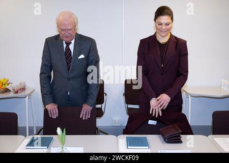 Stoccolma, Svezia. 16 gennaio 2023. Re Carlo Gustavo e la Principessa Vittoria visitano l'Accademia della difesa di Stoccolma, Svezia. 16 gennaio 2023. Foto di Henrik Montgomery/TT/kod 10060 credito: TT News Agency/Alamy Live News Foto Stock