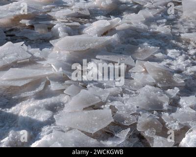 rompere la crepa di ghiaccio marino invernale da vicino Foto Stock