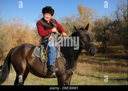 Kirghizistan con il suo cavallo Foto Stock