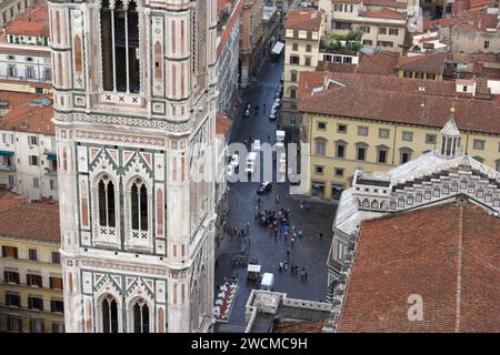 Dettagli del Campanile, il campanile del Duomo di Firenze, da un alto punto panoramico Foto Stock