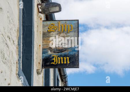 Insegna per la casa pubblica Ship Inn a Elie, nell'est di Neuk di Fife, Scozia. Foto Stock