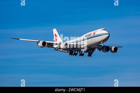 Air China Eine Boeing 747-89L von Air China bringt eine chinesische Regierungsdelegation nach Zürich. Registrazione B-2480. Zürich, Schweiz, 14.01.2024 *** Air China An Air China Boeing 747 89L porta una delegazione del governo cinese a Zurigo registrazione B 2480 Zurigo, Svizzera, 14 01 2024 Foto Stock