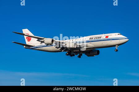 Air China Eine Boeing 747-89L von Air China bringt eine chinesische Regierungsdelegation nach Zürich. Registrazione B-2480. Zürich, Schweiz, 14.01.2024 *** Air China An Air China Boeing 747 89L porta una delegazione del governo cinese a Zurigo registrazione B 2480 Zurigo, Svizzera, 14 01 2024 Foto Stock