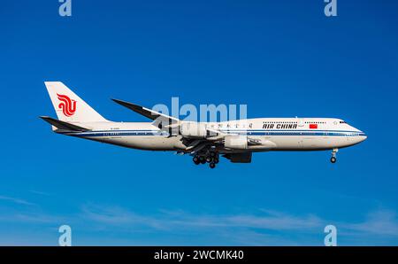 Air China Eine Boeing 747-89L von Air China bringt eine chinesische Regierungsdelegation nach Zürich. Registrazione B-2480. Zürich, Schweiz, 14.01.2024 *** Air China An Air China Boeing 747 89L porta una delegazione del governo cinese a Zurigo registrazione B 2480 Zurigo, Svizzera, 14 01 2024 Foto Stock