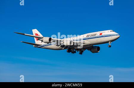 Air China Eine Boeing 747-89L von Air China bringt eine chinesische Regierungsdelegation nach Zürich. Registrazione B-2480. Zürich, Schweiz, 14.01.2024 *** Air China An Air China Boeing 747 89L porta una delegazione del governo cinese a Zurigo registrazione B 2480 Zurigo, Svizzera, 14 01 2024 Foto Stock