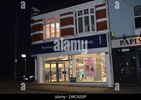 Boots Pharmacy a Mumbles, Swansea, Regno Unito. 15 gennaio 2024. Foto Stock