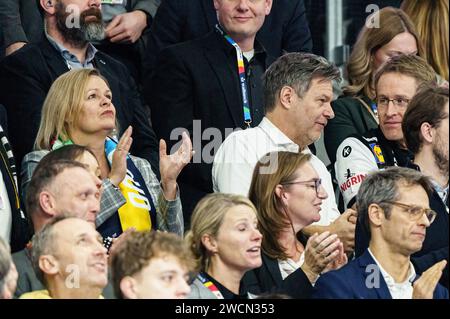 Berlino, Deutschland. 16 gennaio 2024. Innenministerin Nancy Faeser (SPD), Wirtschaftsminister Robert Habeck (Gruene), Ministerpraesident Schleswig-Holstein Daniel Guenther (CDU) GER, Frankreich vs. Deutschland, Handball, Maenner, EHF Euro 2024, gruppo A, Spieltag 3, 16.01.2024 foto: Eibner Pressefoto/Marcel von Fehrn Credit: dpa/Alamy Live News Foto Stock