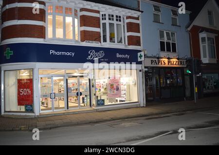 Boots Pharmacy a Mumbles, Swansea, Regno Unito. 15 gennaio 2024. Foto Stock