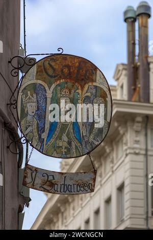 Vecchio cartello del caffè il Barbarossa, piano di Sant'Andrea, 21-23 R, Genova, Italia Foto Stock