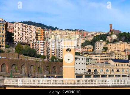 Vista dal Palazzo di Andrea Doria alla città alta di Genova, Piazza dei Principe, Genova. Italia Foto Stock