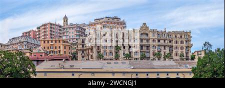 Vista dal Palazzo di Andrea Doria alla città alta di Genova, sulla destra l'ex Grand Hotel Miramare, costruito nel 1903, Piazza dei Principe Foto Stock