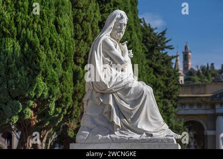 Scultura con placca di fronte al Pantheon nel Cimitero Monumentale di Staglieno, Cimitero Monumentale di Staglieno, Piazzale Giovanni Battista Foto Stock