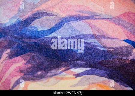 Dipinto ad acquerello su sfondo bianco. Sfondo ad acquerello dipinto a mano. Lavaggio ad acquerello. Foto Stock