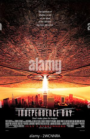 Independence Day (1996) diretto da Roland Emmerich e interpretato da Will Smith, Bill Pullman e Jeff Goldblum. Gli alieni stanno arrivando e il loro obiettivo è invadere e distruggere la Terra. Combattendo una tecnologia superiore, l'arma migliore dell'umanità è la volontà di sopravvivere. Fotografia di un poster originale statunitense del 1996 a un foglio. ***SOLO USO EDITORIALE*** credito: BFA / 20th Century Fox Foto Stock