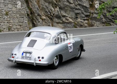 Mille miglia 2014 o 1000 miglia, No. 297 Porsche 356 1500 Speedster, costruita nel 1954, gara di auto d'epoca, San Marino, Italia Foto Stock