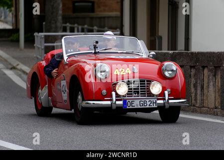 Mille miglia 2014 o 1000 miglia, No.424, Triumph TR 3 Sports, costruito nel 1956, gara di auto d'epoca, San Marino, Italia Foto Stock