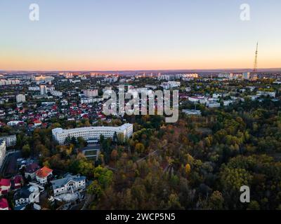 vista panoramica aerea di chisinau al tramonto Foto Stock